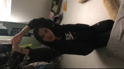 颜射。
